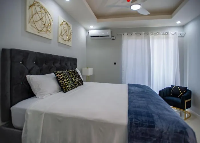 - Dream 36 - 15mins From Airport Apartment *