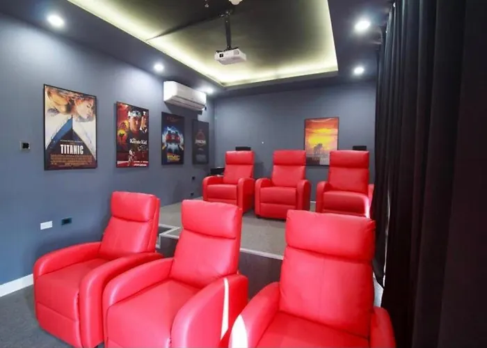 - Dream 36 - 15mins From Airport Apartment